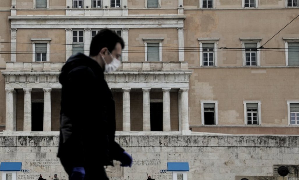 IOBE: Ύφεση 8% φέτος, ανάπτυξη 4,5% το 2021 για την ελληνική οικονομία