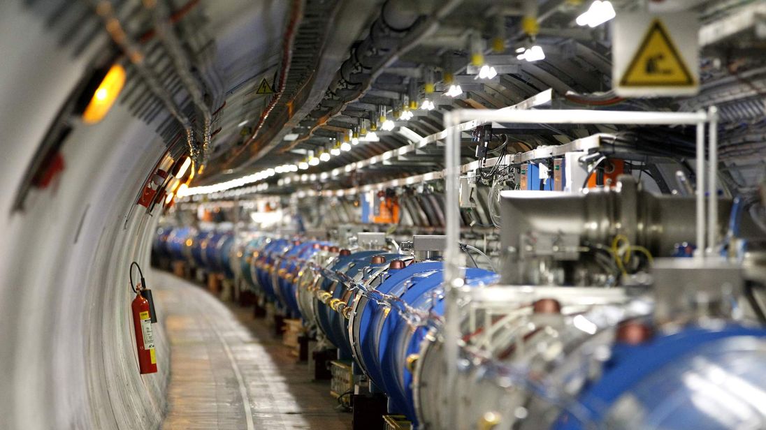 50 ελληνικές επιχειρήσεις προμηθεύουν με υλικά το CERN