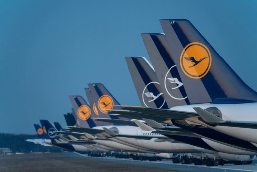 Χρηματιστήριο Φρανκφούρτης: Εκτός δείκτη DAX η Lufthansa μετά από 32 χρόνια 